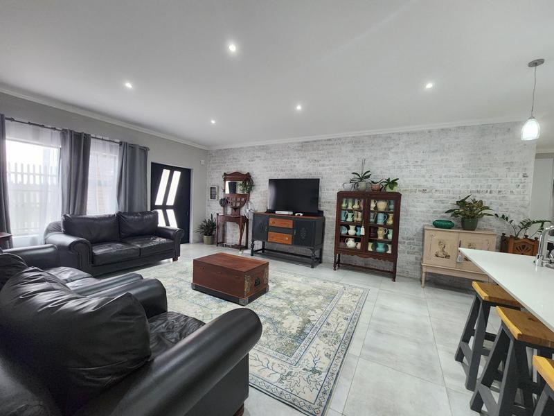 5 Bedroom Property for Sale in Die Bult Western Cape